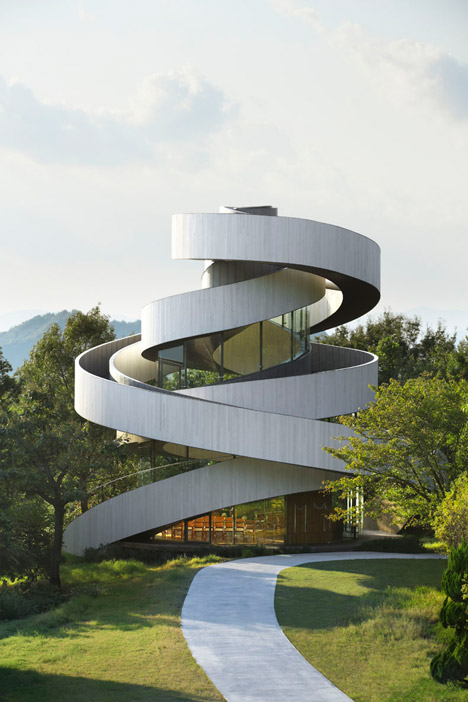 Ribbon-Chapel-by-Hiroshi-Nakamura-_dezeen_468_20