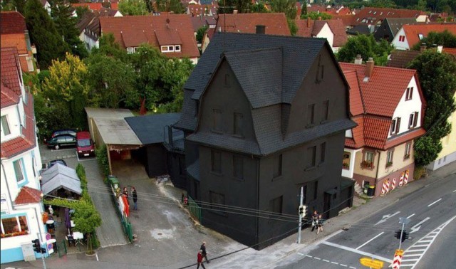 The-Black-House-5-640x378